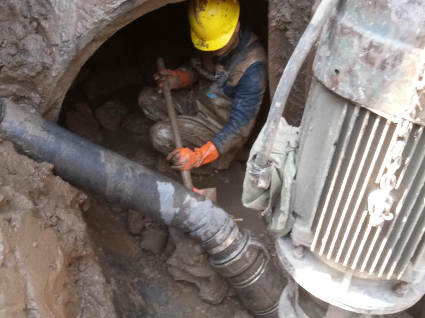 哈巴河管道清淤