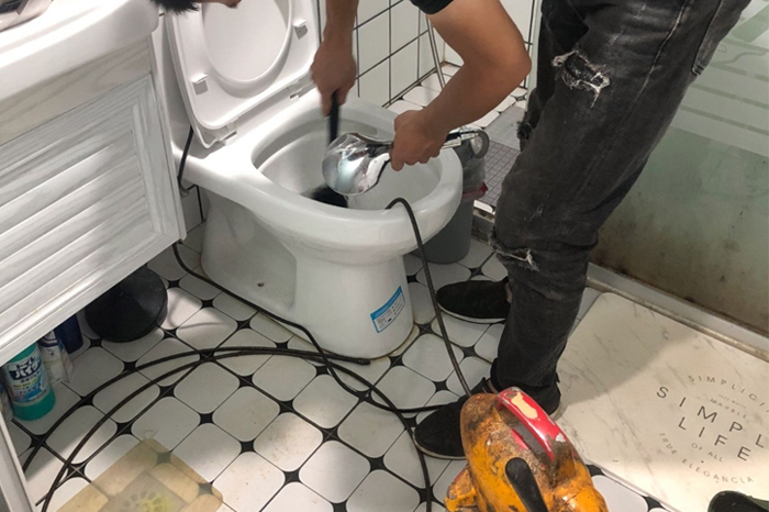 哈巴河马桶堵塞自己疏通还是找师傅?专业上门服务让你省时更省心