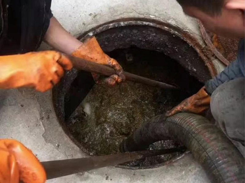 哈巴河清理化粪池时如何避免沼气的危害?